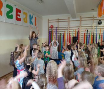 Zabawa andrzejkowa klas I-III. zdjecie 12