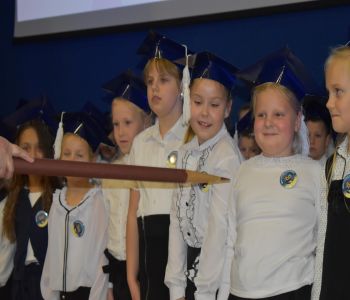 Ślubowanie klas pierwszych. zdjecie 16