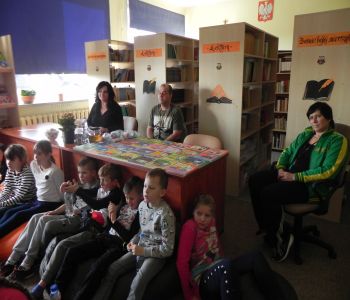 Autorka Kici Koci zagościła w szkolnej bibliotece. Spotkanie z Anitą Głowińską. zdjecie 2