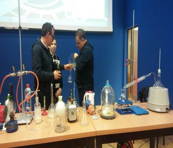 Pokazy chemiczno- fizyczne zdjecie 4