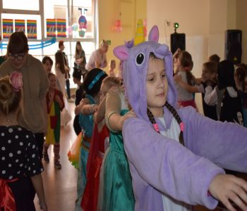 Bal karnawałowy klas młodszych. zdjecie 59