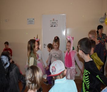 Bal karnawałowy klas młodszych. zdjecie 81